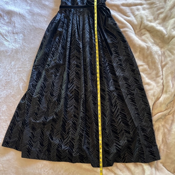 Like new Women's David Meister size 6 formal black strapless dress. - Picture 3 of 8